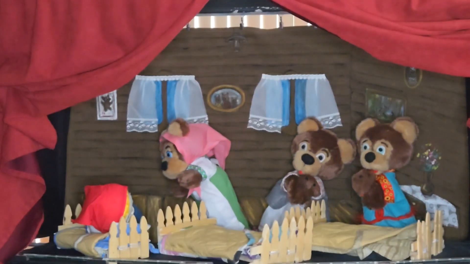 Puppet Show Goldilocks and the Three Bears