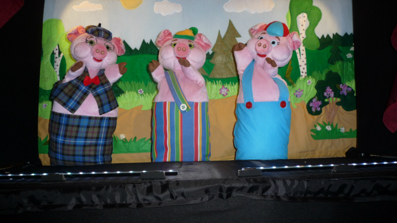 Puppet Show: The Three Little Pigs - Fairytale Town